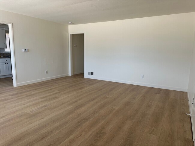 Foto del edificio - 21871 Hurons Ave