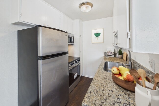 Building Photo - Gilmore  Apartments Van Nuys