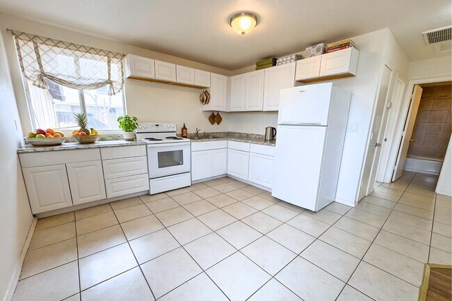 Foto del edificio - 1702 W Shangri La Rd