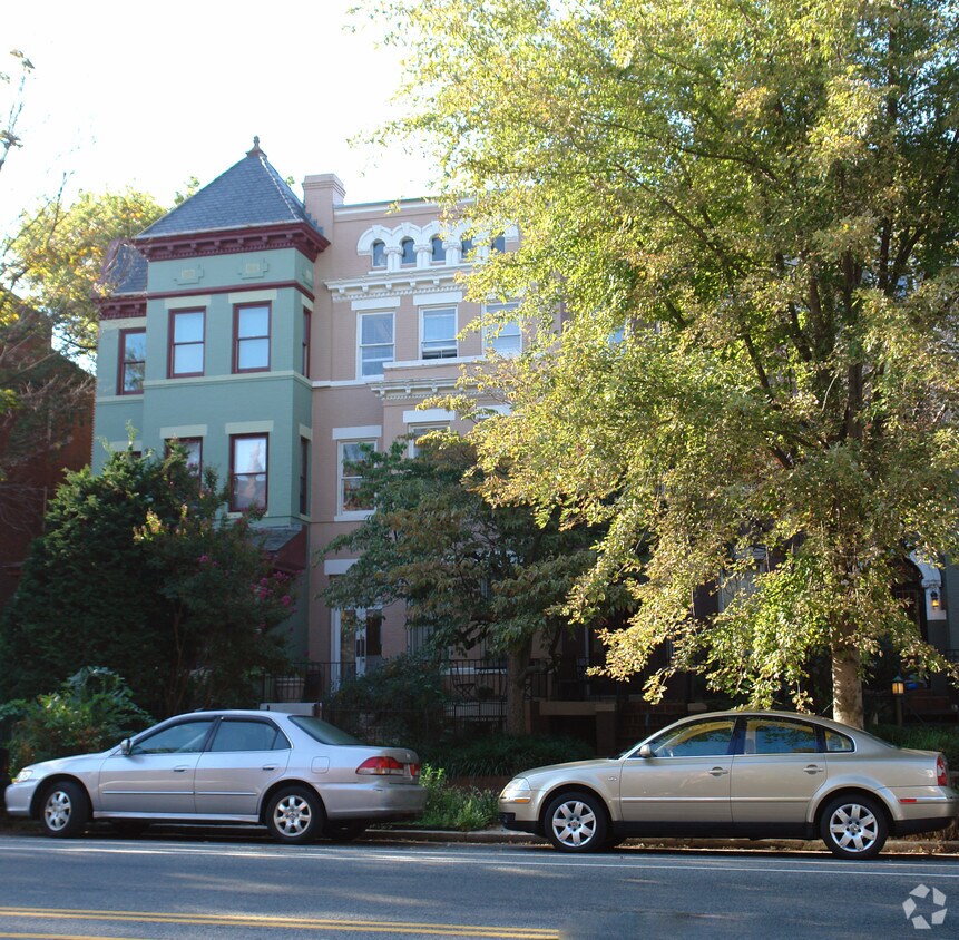 Foto del edificio - 1928 Calvert St NW