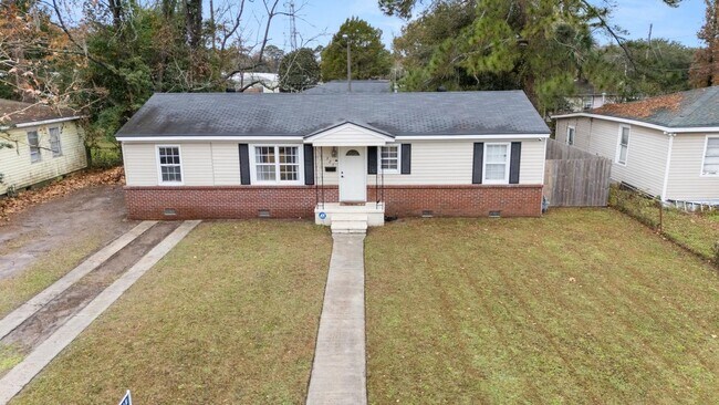 Foto del edificio - Charming 3BR Home + Bonus Room Near Downtown Savannah & Tybee Island