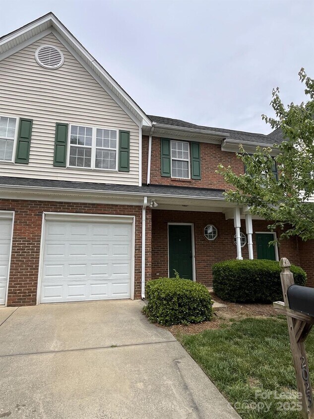 Foto principal - 2023 Lennox Square Rd