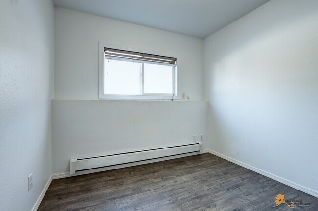 Bedroom - 5401 E 38th Ct