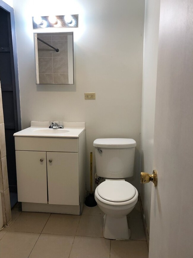 Foto del edificio - 3400 S Lituanica Ave