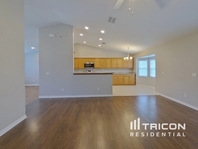Building Photo - 1240 Fleetwood Dr NW