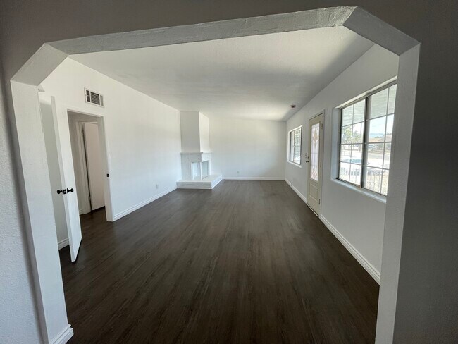 Building Photo - 9756 Catawba Ave