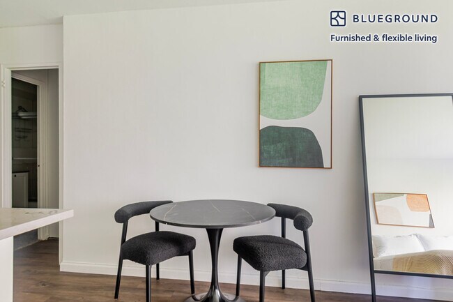 Foto del edificio - 330 E 46th St