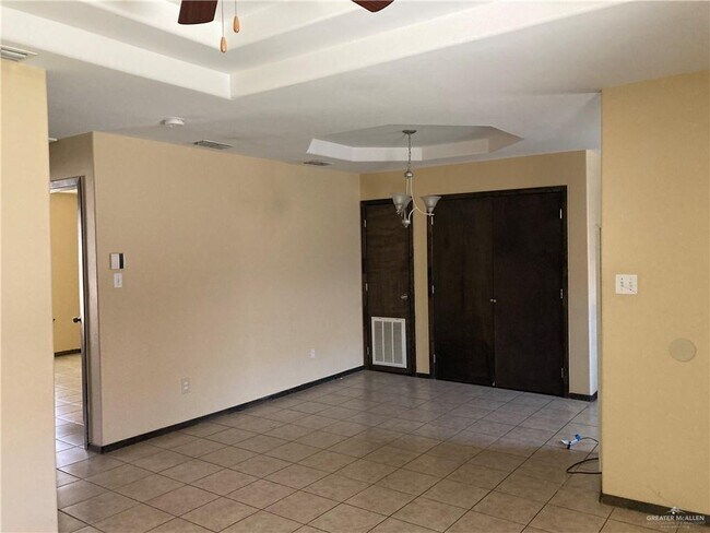 Building Photo - 614 San Antonio Ave