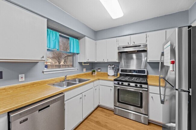 Building Photo - 13714 Merseyside Dr