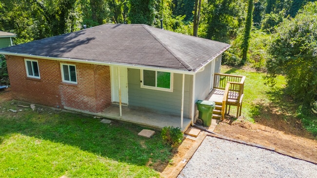 Photo - 2889 Delray Dr NW (Atlanta, GA) House
