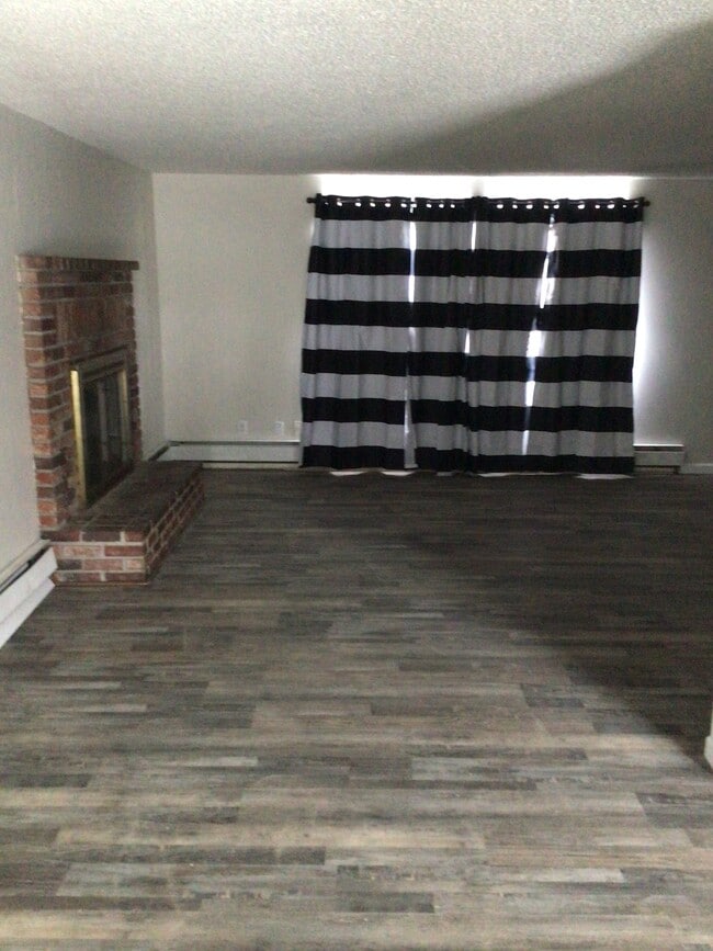 1320 Summers Ln