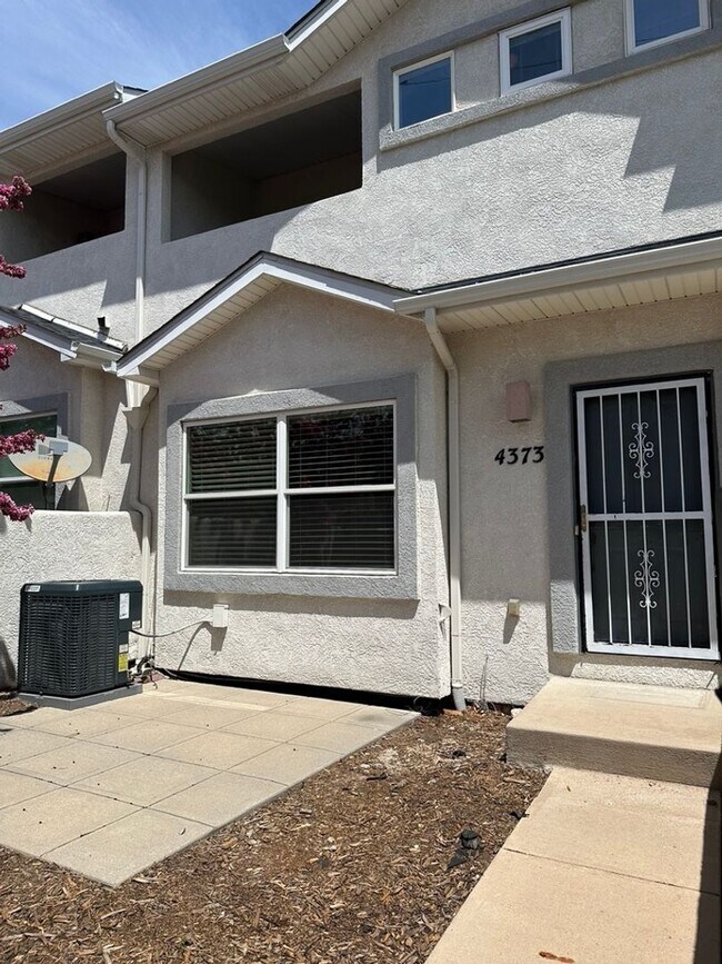 Building Photo - Beautiful large 3 bedroom Cheyenne Mountai...