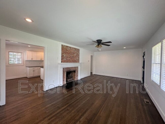 Building Photo - 305 Sterrett Ave