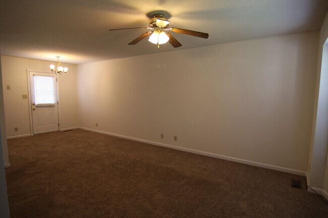 Building Photo - 1 Bedroom Pet Friendly Home For Rent Near ...