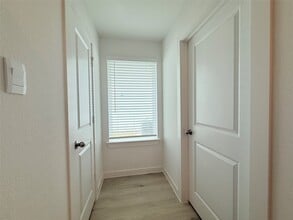 Building Photo - 30714 Wicklow Gdns Dr