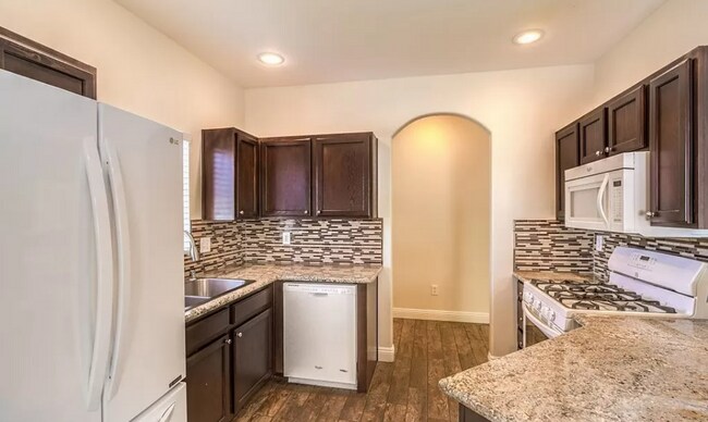 Foto del edificio - COMING SOON! Upgraded Summerlin Condo with Garage in Highly Desirable Gated Community