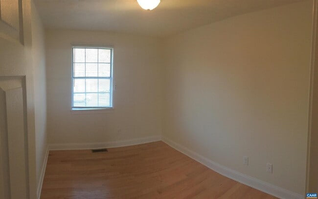 Building Photo - 106 Longwood Dr