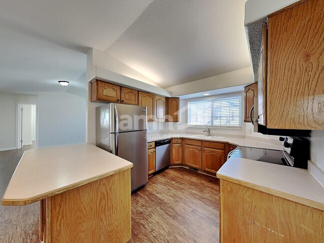 Building Photo - 1074 E 3250 N