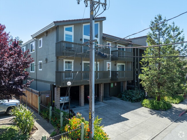Building Photo - Whispering Pines