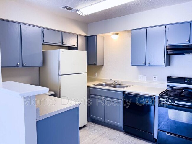 Building Photo - 1203 Southport Dr