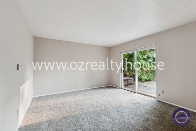 Building Photo - 4111 Parrakeet Ave