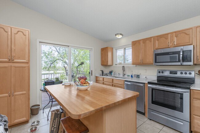 Foto del edificio - 222 Virginia 3 bed 2 bath apartment in historic Cathedral Hill neighborhood