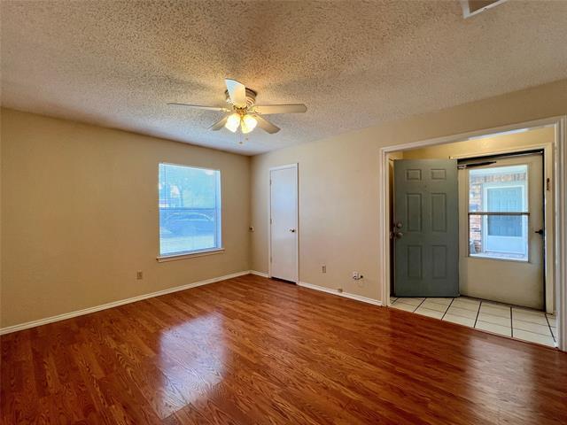 Building Photo - 1321 Darr St