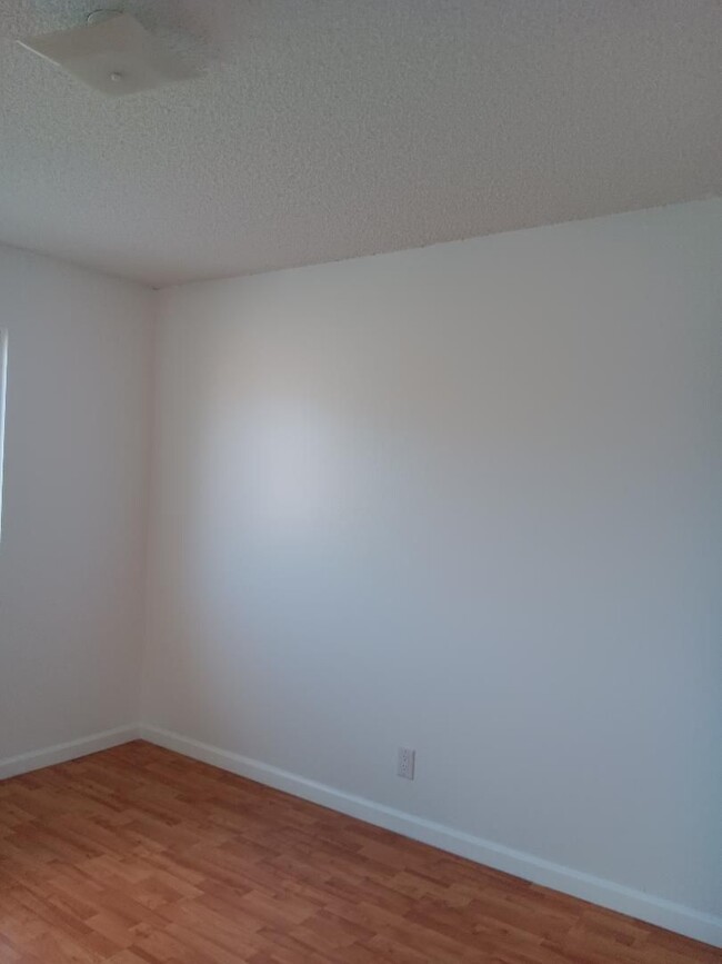 Building Photo - 2200 S Palm Grove Ave