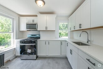 Building Photo - 54 Spruce St