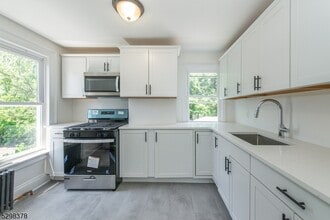 Building Photo - 54 Spruce St