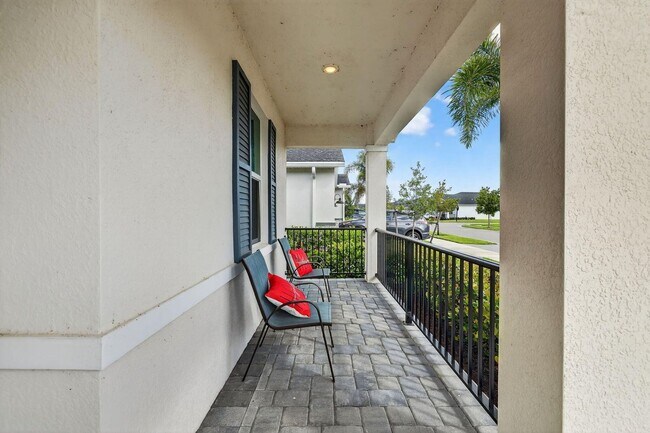 Foto del edificio - New Fully Furnished 4 bed, 2 bath home in newest Port St Lucie Subdivision