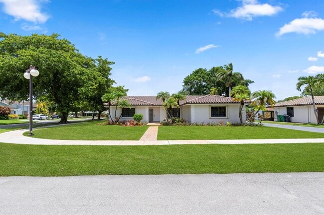 Foto del edificio - 8355 SW 82nd Ter