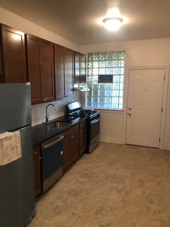 Kitchen - 6110 S University Ave