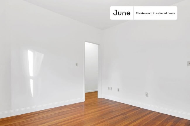 Building Photo - Room in Shared 4 bed/2 bath home