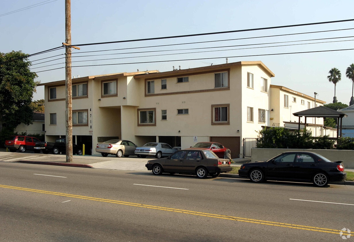 Building Photo - 16 Units + 1 Non-conforming Unit