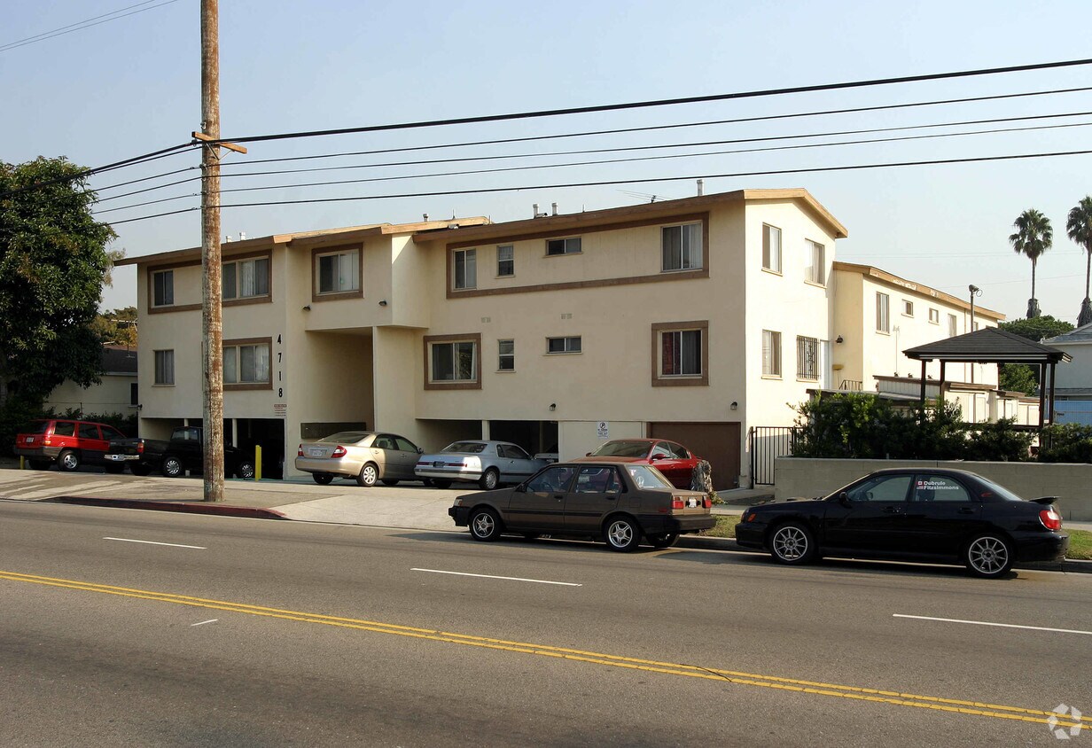 Fotografía del edificio - 16 Units + 1 Non-conforming Unit