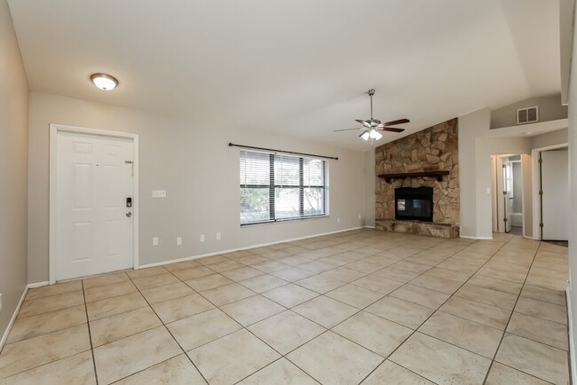 Foto del edificio - 244 SW 22nd Pl