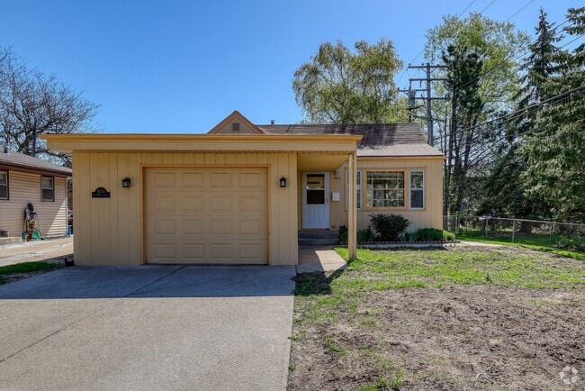 Building Photo - 4834 N 106th St