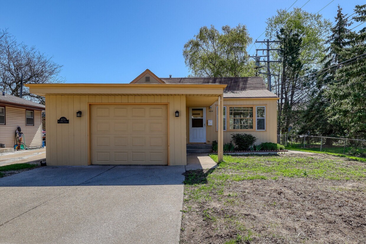 Foto principal - 4834 N 106th St