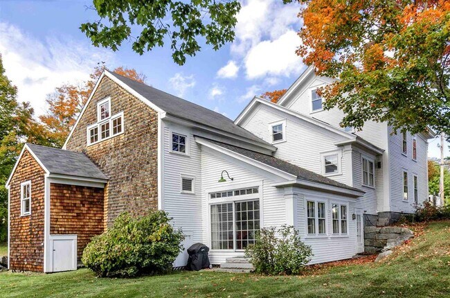 Foto del edificio - 13 Main St