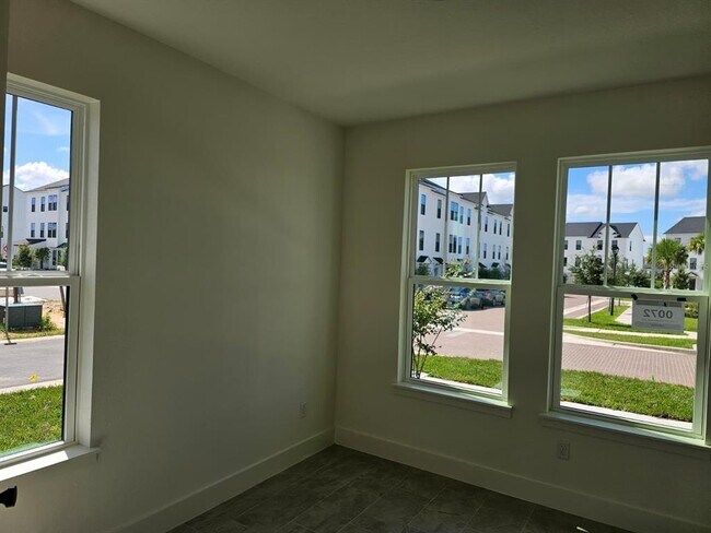 Foto del edificio - 15147 Groveside Rd