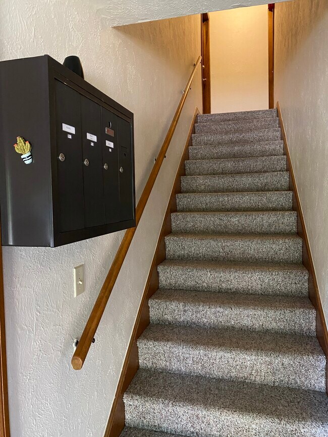 Upstairs Entry Unit 3 - 702 11th Ave