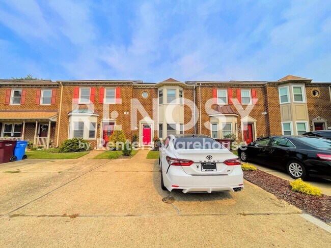Foto del edificio - 628 Creekside Ct