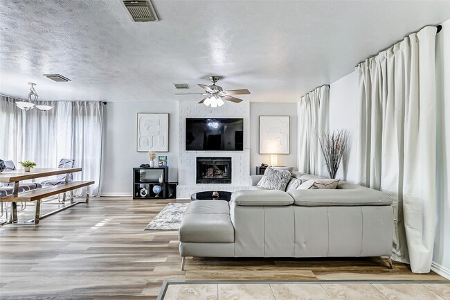 Building Photo - 92 N Deerfoot Cir