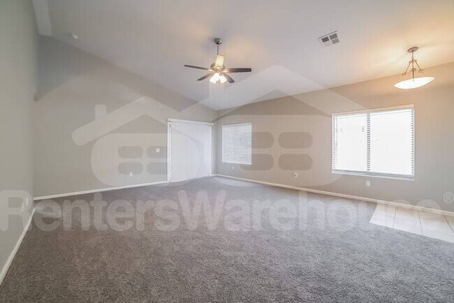 Building Photo - 4 Bedroom 2 Bath Glendale Home