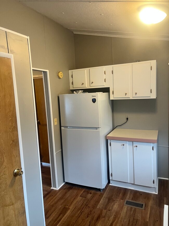 Building Photo - Highcliff