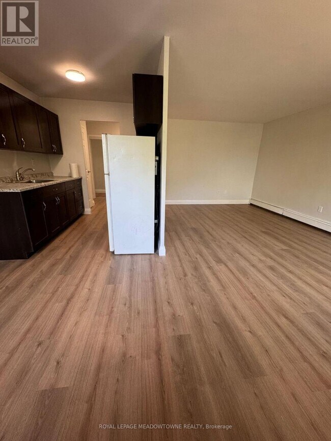 Photo du bâtiment - 8 Cherry St