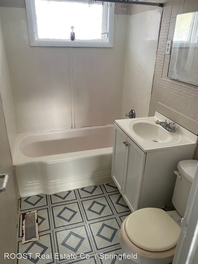 Building Photo - 3 br, 1 bath House - 538 Portage Path
