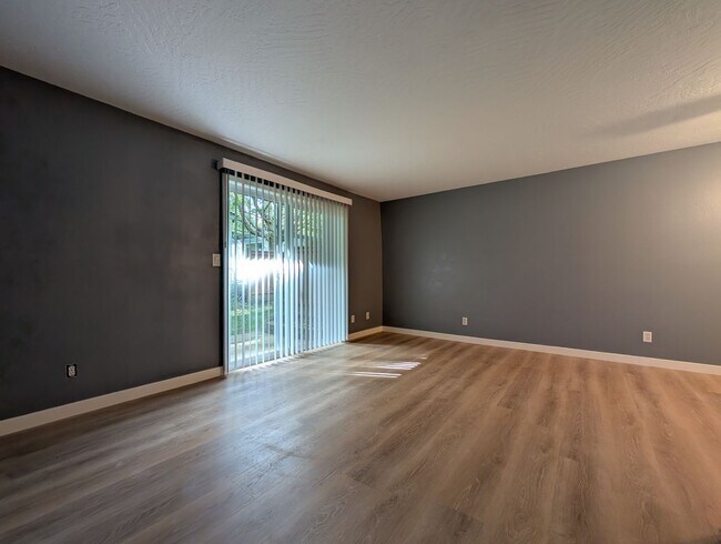 Foto del edificio - 2-Bedroom, 1.5-Bath Sunset Meadow Townhous...