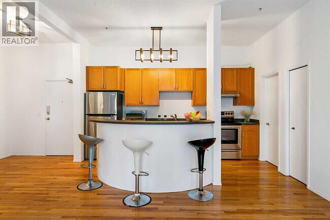 Photo du bâtiment - 1410 2 St SW